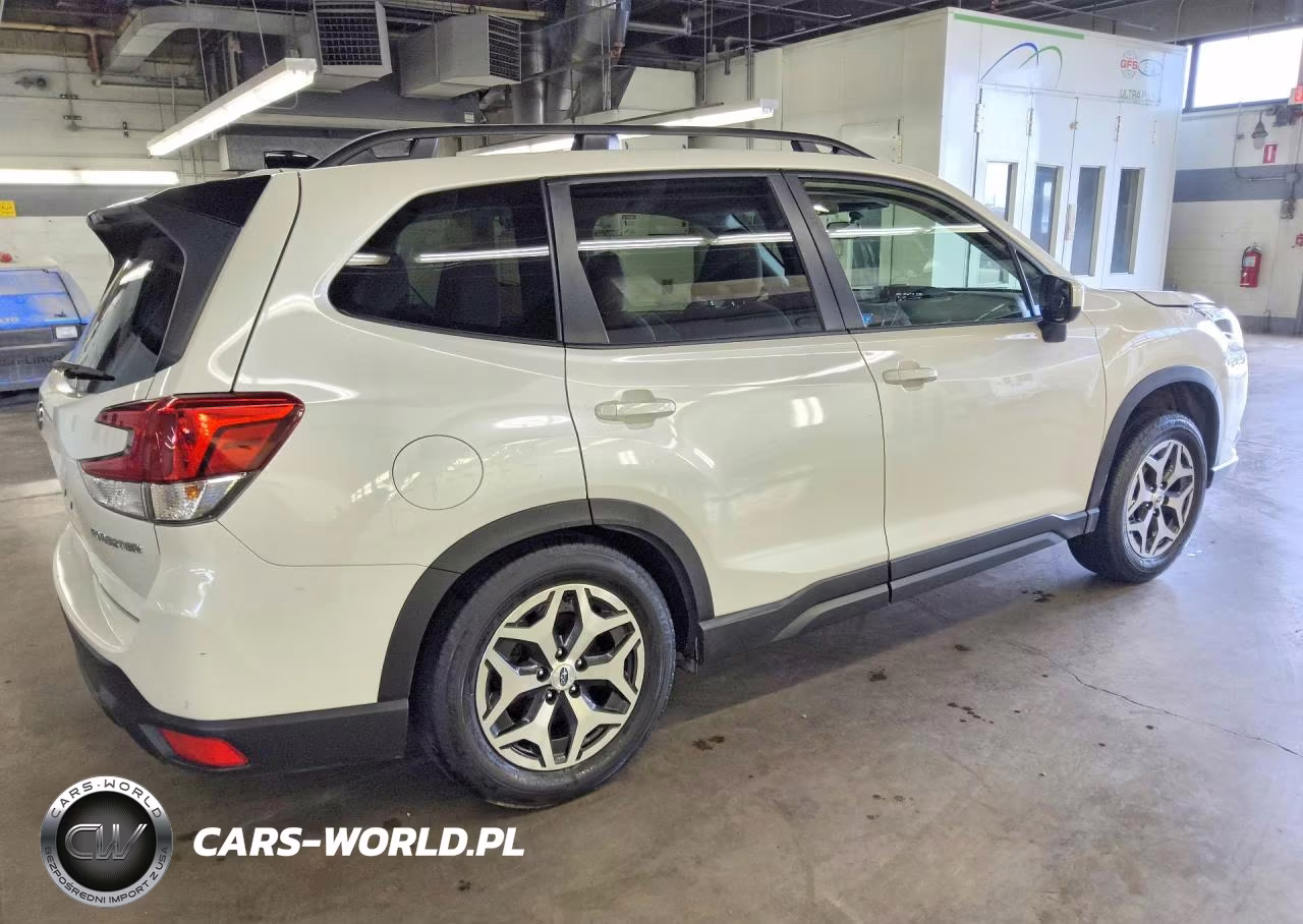 2024 Subaru Forester Premium VIN:JF2SKADC8RH477398 - 3