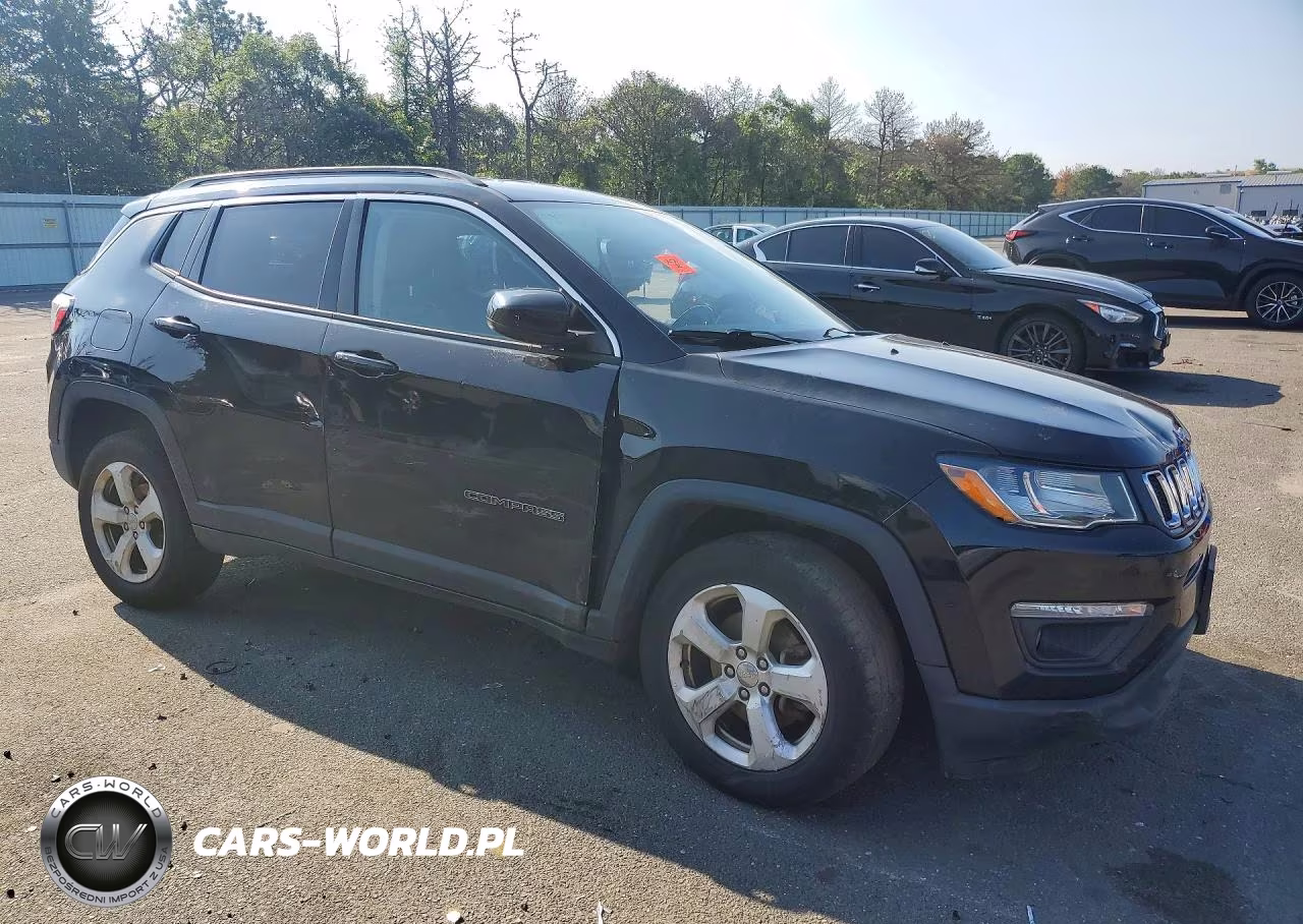 2019 Jeep Compass Latitude VIN:3C4NJDBB5KT601726 - 4