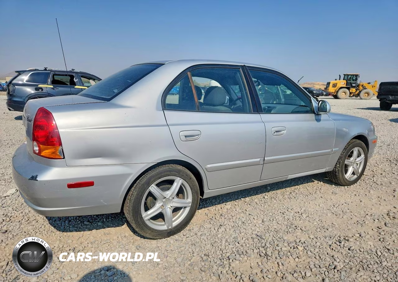 2005 Hyundai Accent Gls VIN:KMHCG45C05U578484 - 3