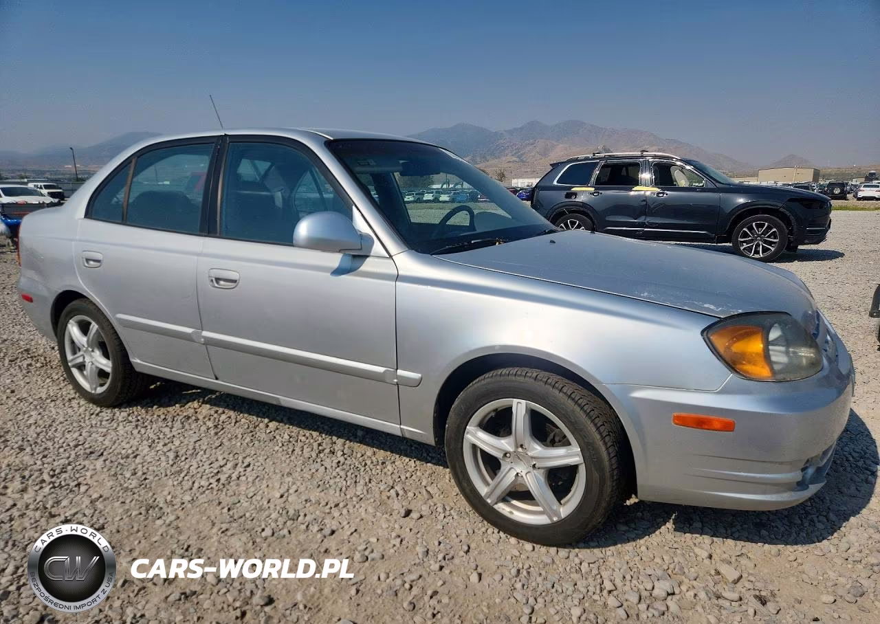 2005 Hyundai Accent Gls VIN:KMHCG45C05U578484 - 4