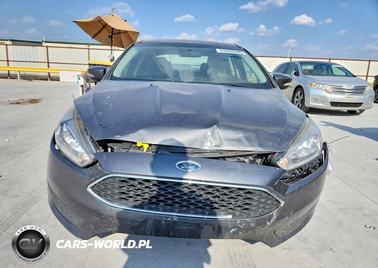 2017 Ford Focus Se VIN:1FADP3F27HL342231 - 5