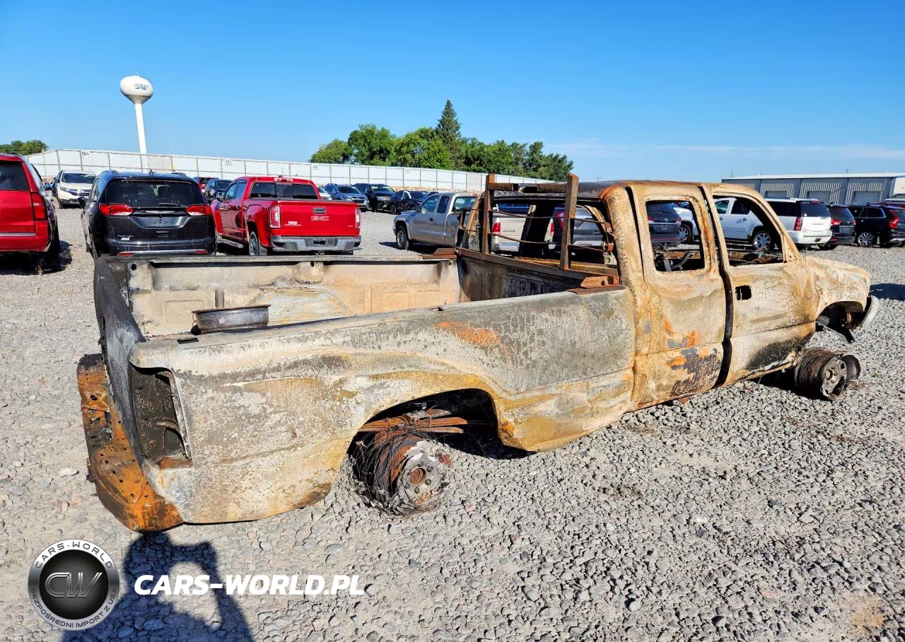 1999 Chevrolet Silverado K1500 VIN:1GCEK19T4XE190790 - 3