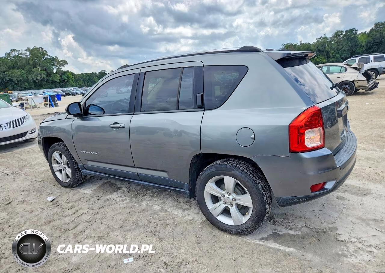 2013 Jeep Compass Latitude VIN:1C4NJCEB3DD196982 - 2