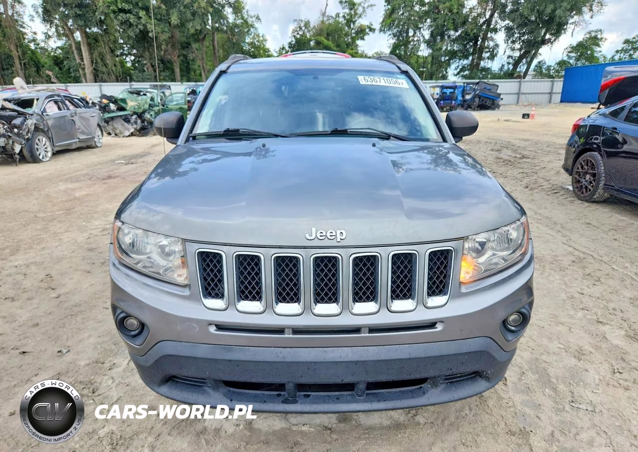 2013 Jeep Compass Latitude VIN:1C4NJCEB3DD196982 - 5