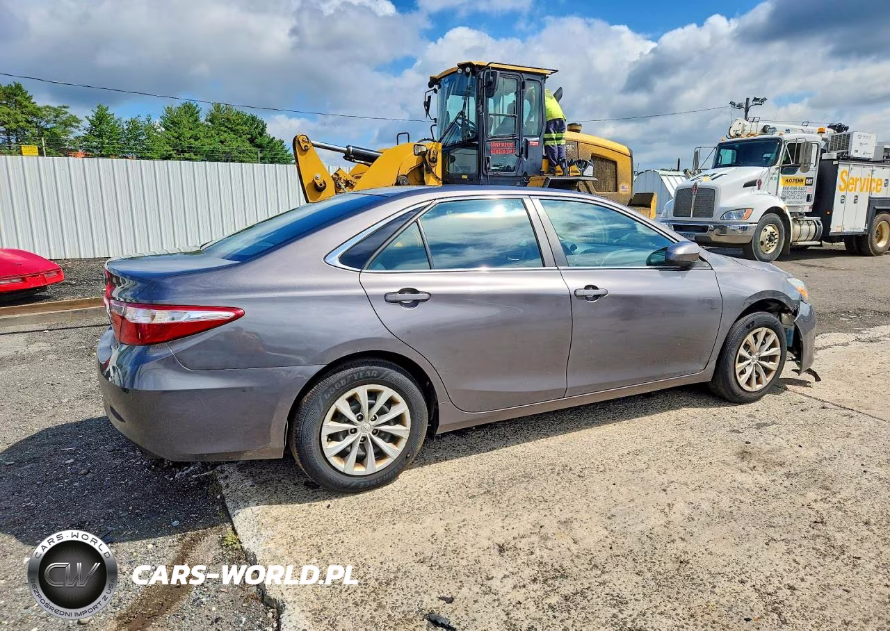 2015 Toyota Camry Le VIN:4T4BF1FK0FR462292 - 3