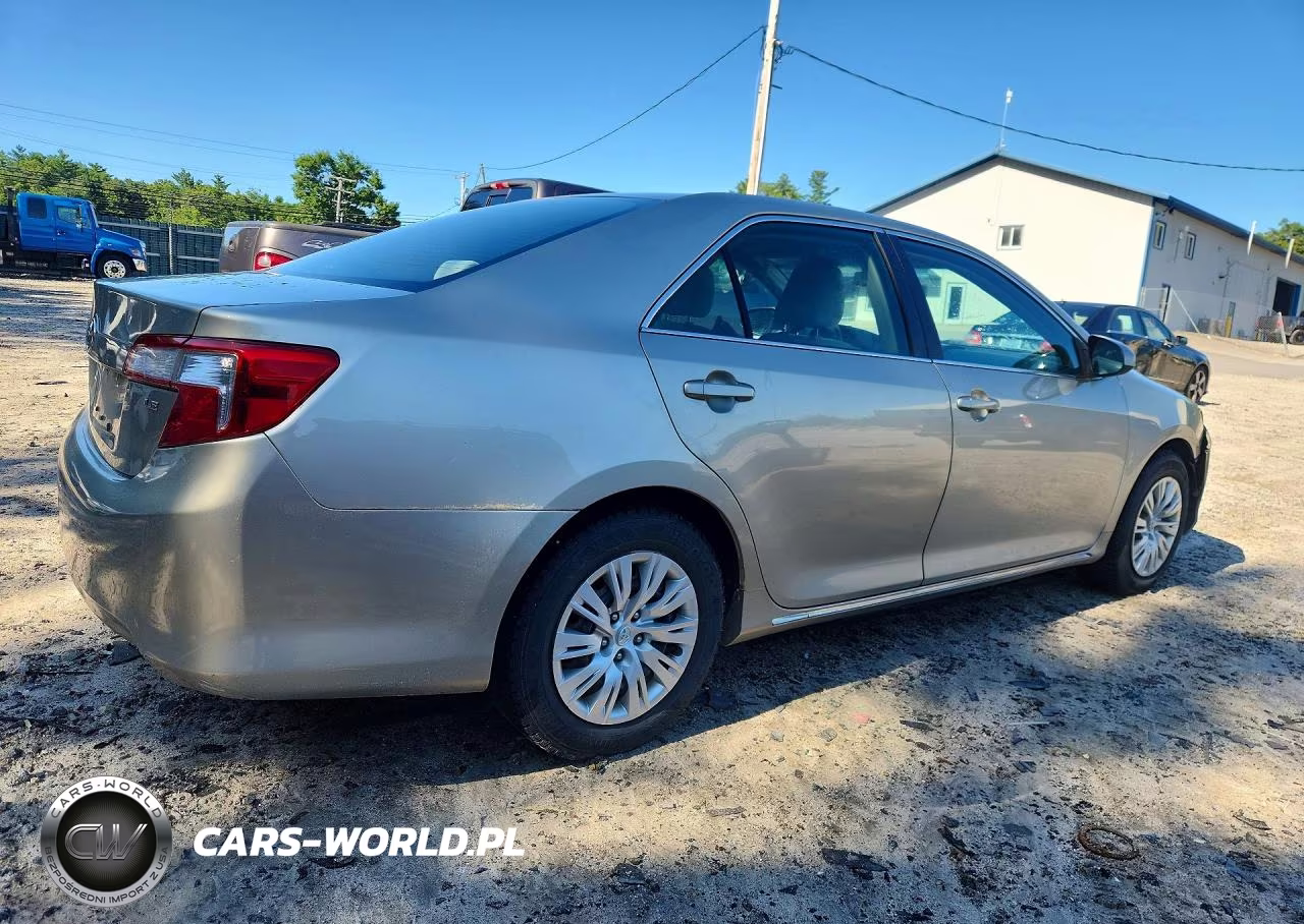 2014 Toyota Camry Le VIN:4T4BF1FK4ER357902 - 3