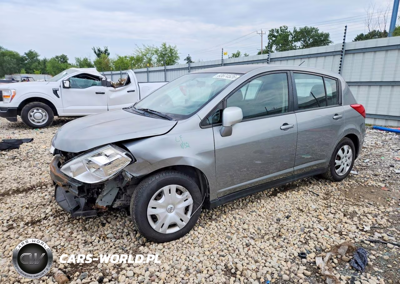 2012 Nissan Versa 1.8 S – zdjęcie 1 z 12
