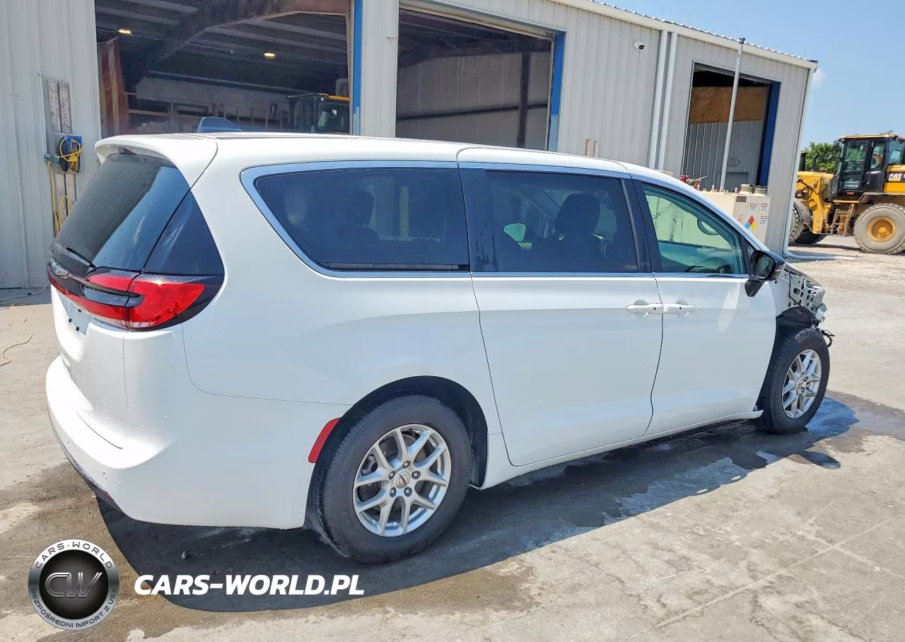 2024 Chrysler Pacifica Touring L VIN:2C4RC1BG6RR149482 - 3