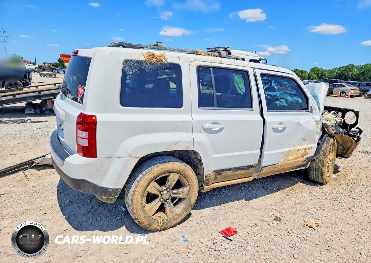 2014 Jeep Patriot Latitude VIN:1C4NJRFB5ED588462 - 3