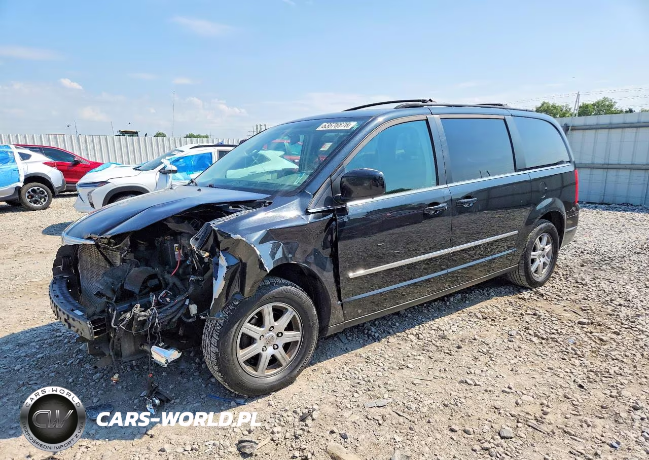 2010 Chrysler Town & Country Touring – zdjęcie 1 z 14
