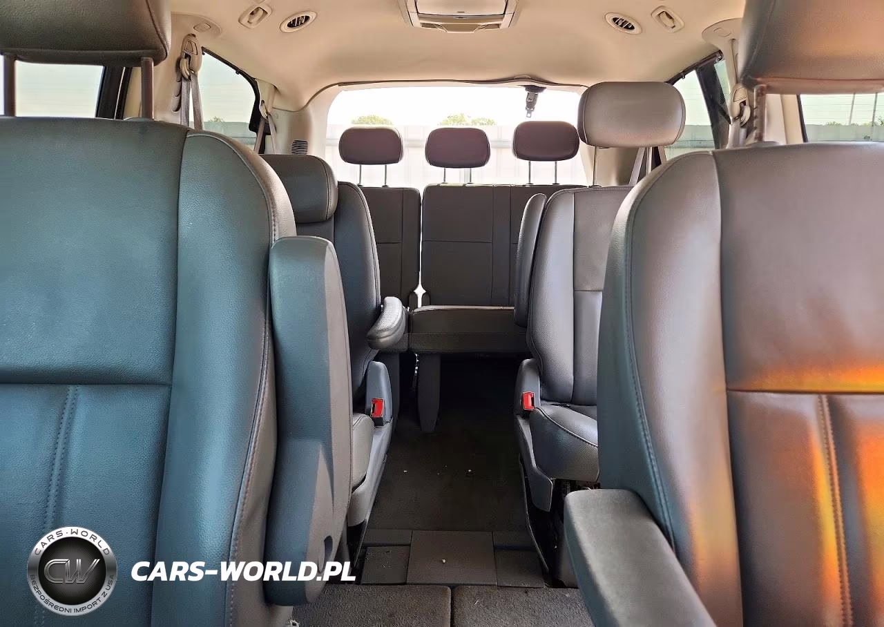 2010 Chrysler Town & Country Touring VIN:2A4RR5DX5AR201072 - 10