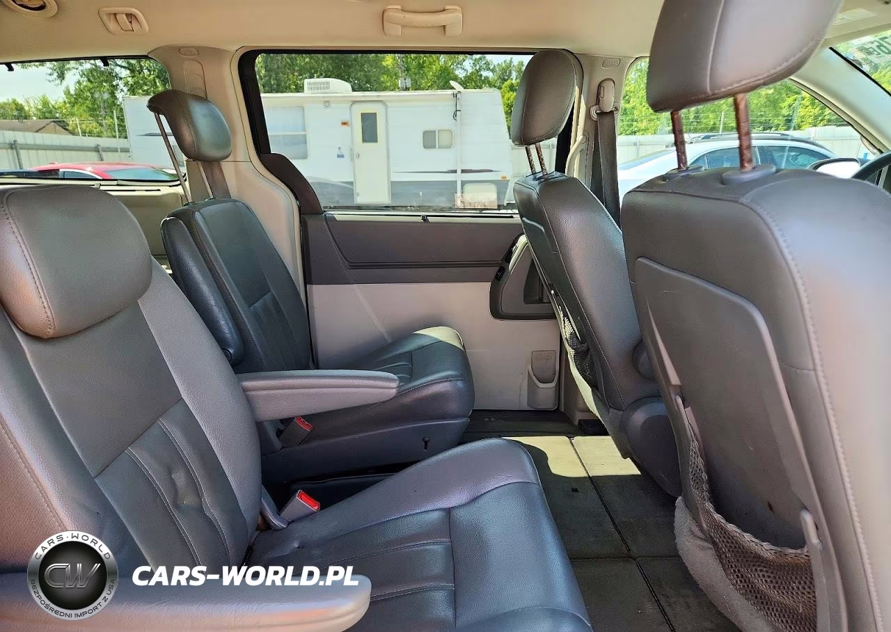 2010 Chrysler Town & Country Touring VIN:2A4RR5DX5AR201072 - 11