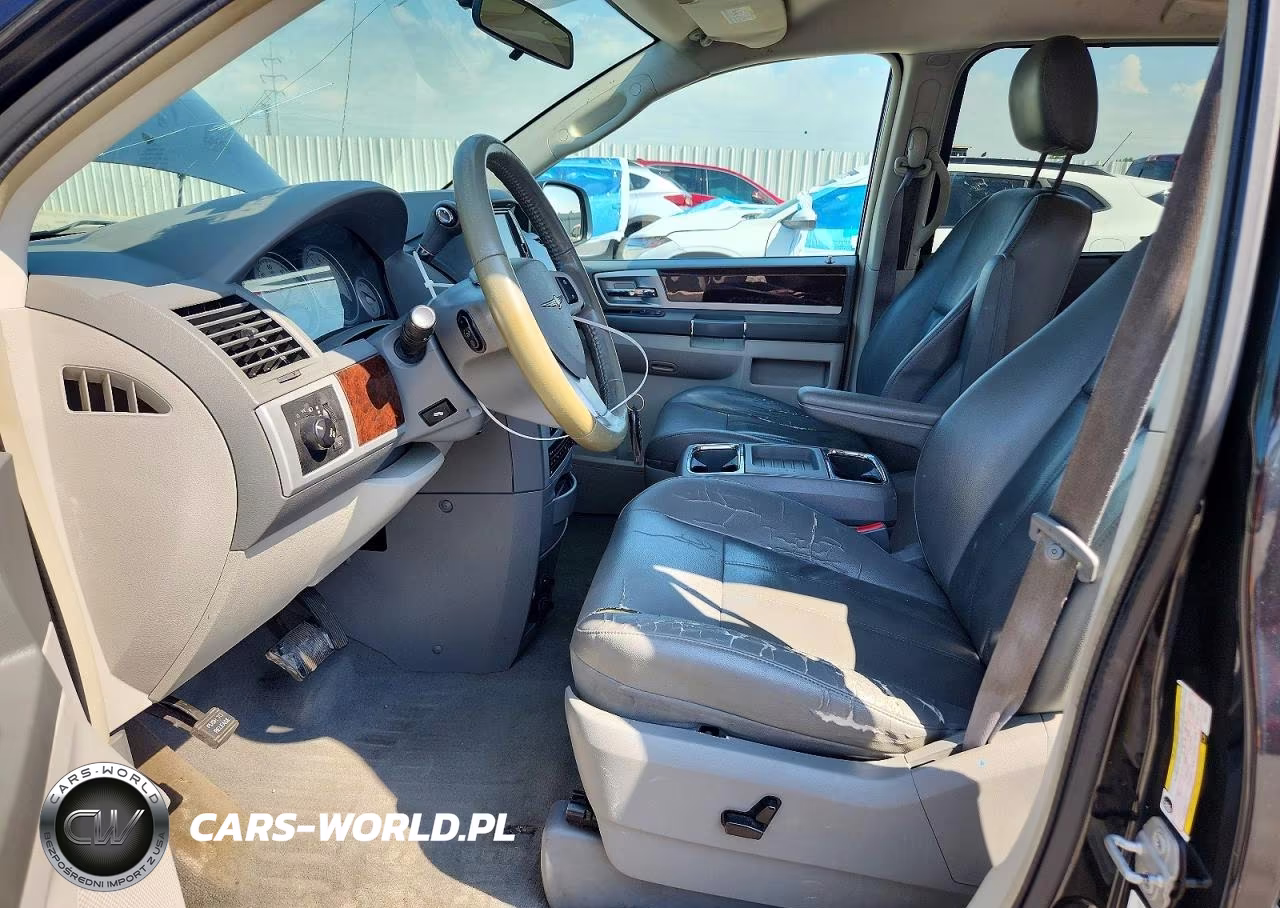2010 Chrysler Town & Country Touring VIN:2A4RR5DX5AR201072 - 7