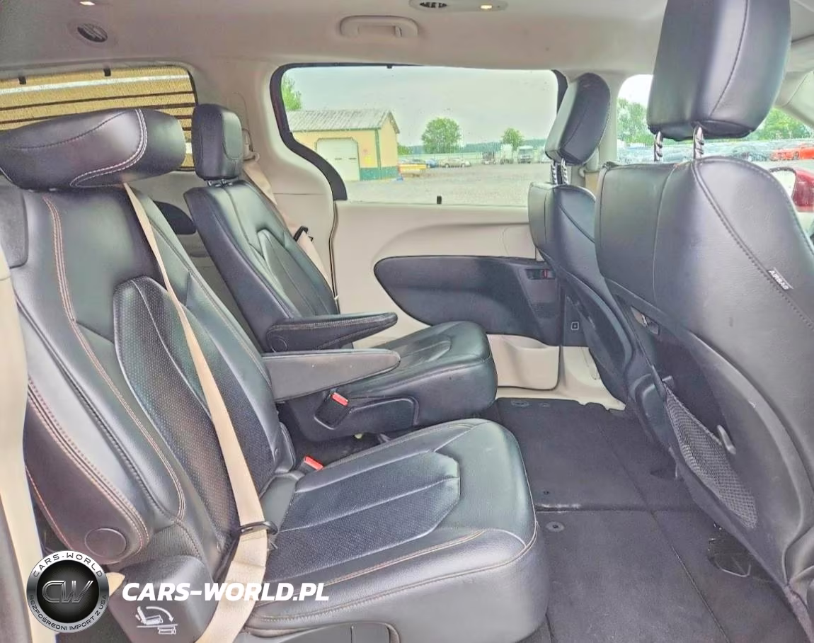 2018 Chrysler Pacifica Touring L VIN:2C4RC1BG5JR233295 - 11