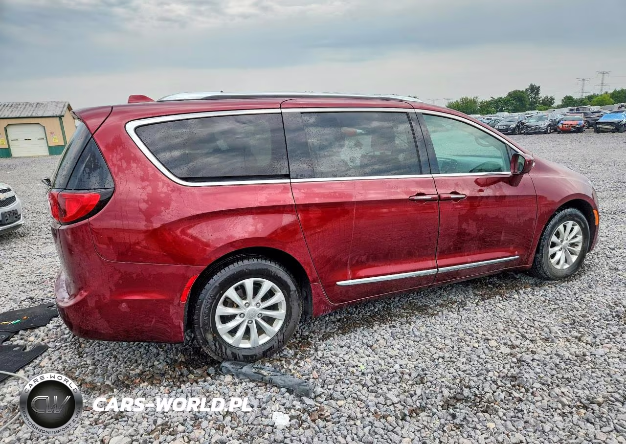 2018 Chrysler Pacifica Touring L VIN:2C4RC1BG5JR233295 - 3