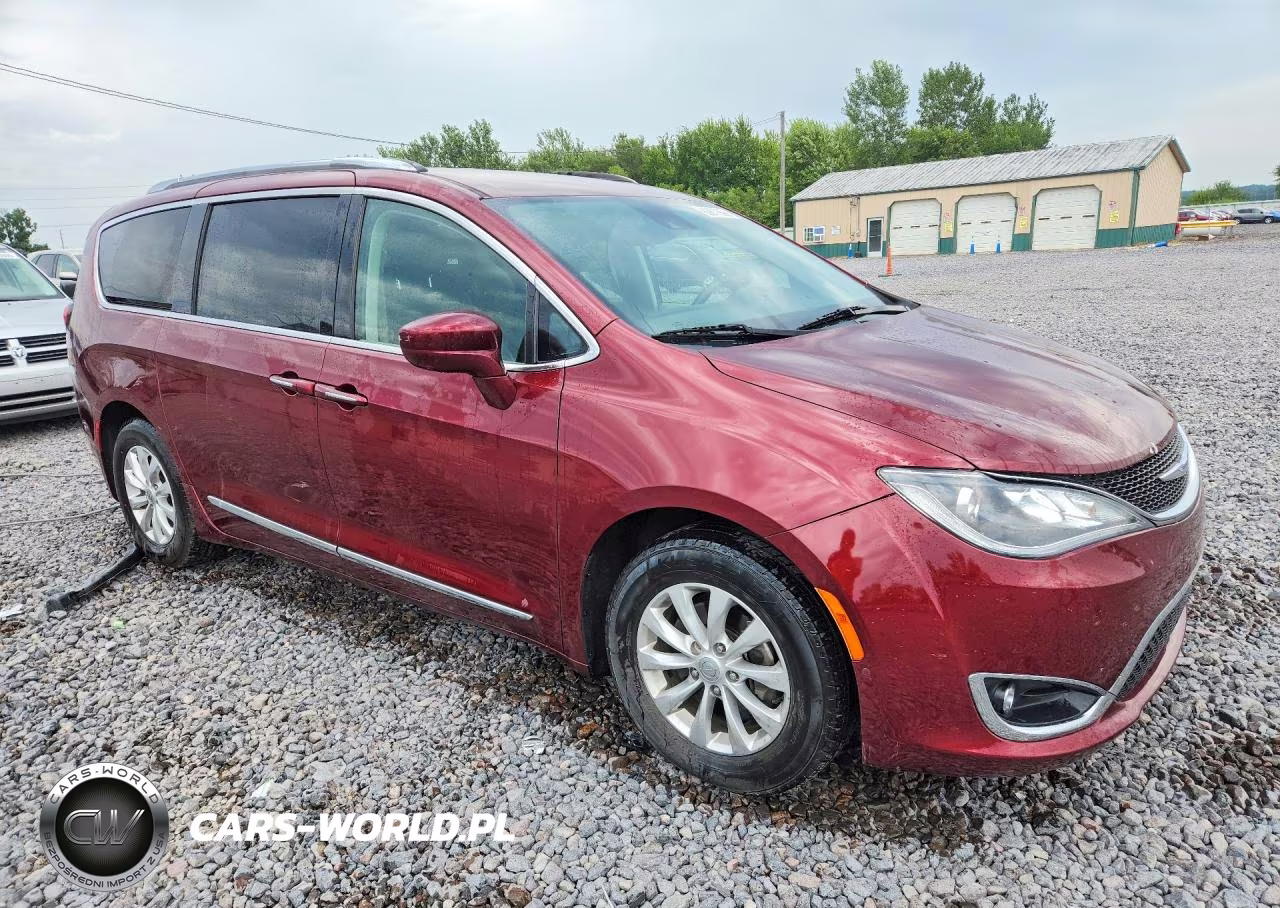 2018 Chrysler Pacifica Touring L VIN:2C4RC1BG5JR233295 - 4