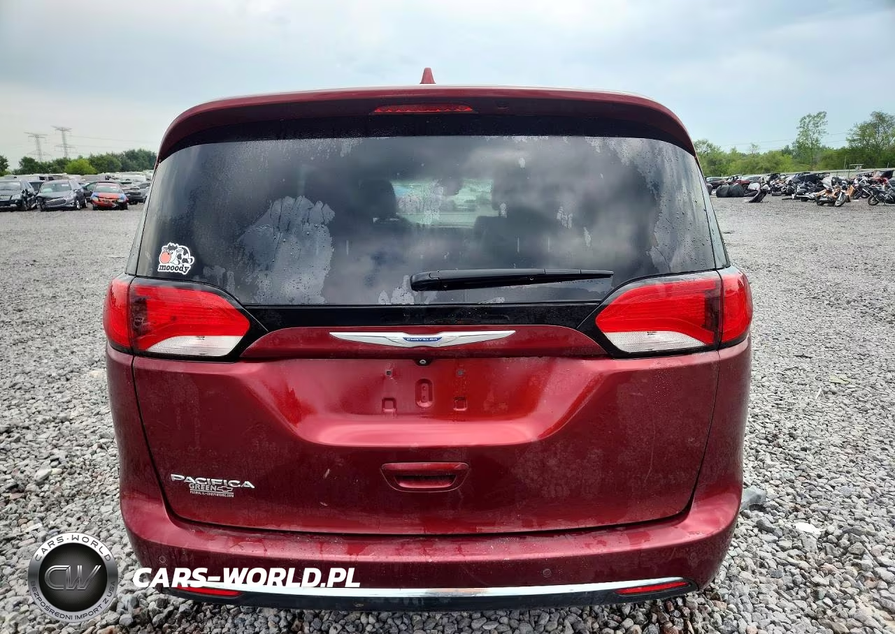 2018 Chrysler Pacifica Touring L VIN:2C4RC1BG5JR233295 - 6