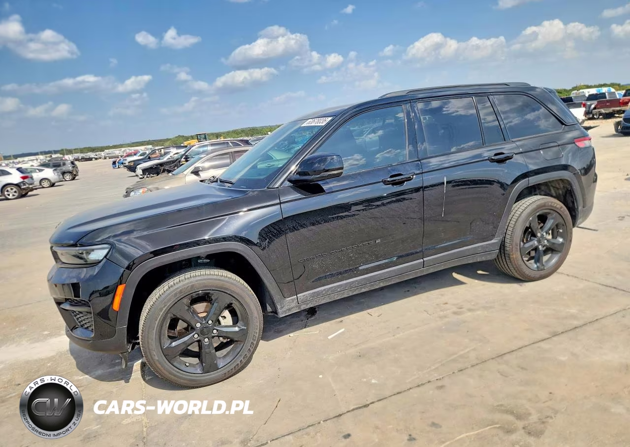 2023 Jeep Grand Cherokee Laredo VIN:1C4RJGAG3PC520596 - 1