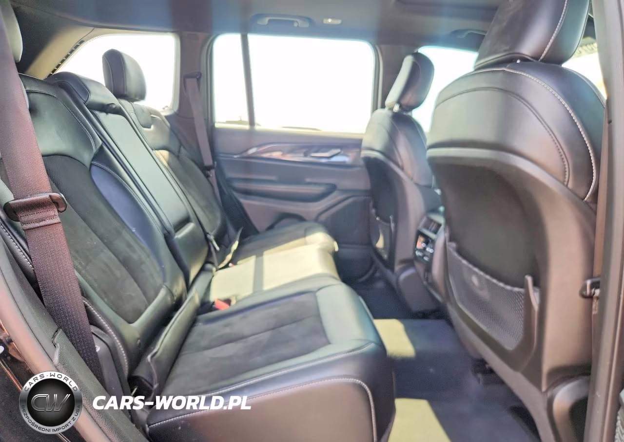 2023 Jeep Grand Cherokee Laredo VIN:1C4RJGAG3PC520596 - 11