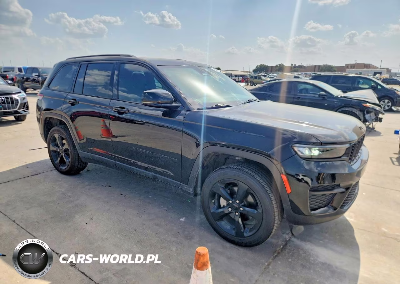 2023 Jeep Grand Cherokee Laredo VIN:1C4RJGAG3PC520596 - 4