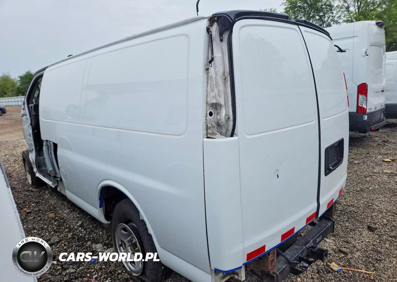 2018 Chevrolet Express G2500 VIN:1GCWGAFPXJ1319823 - 2