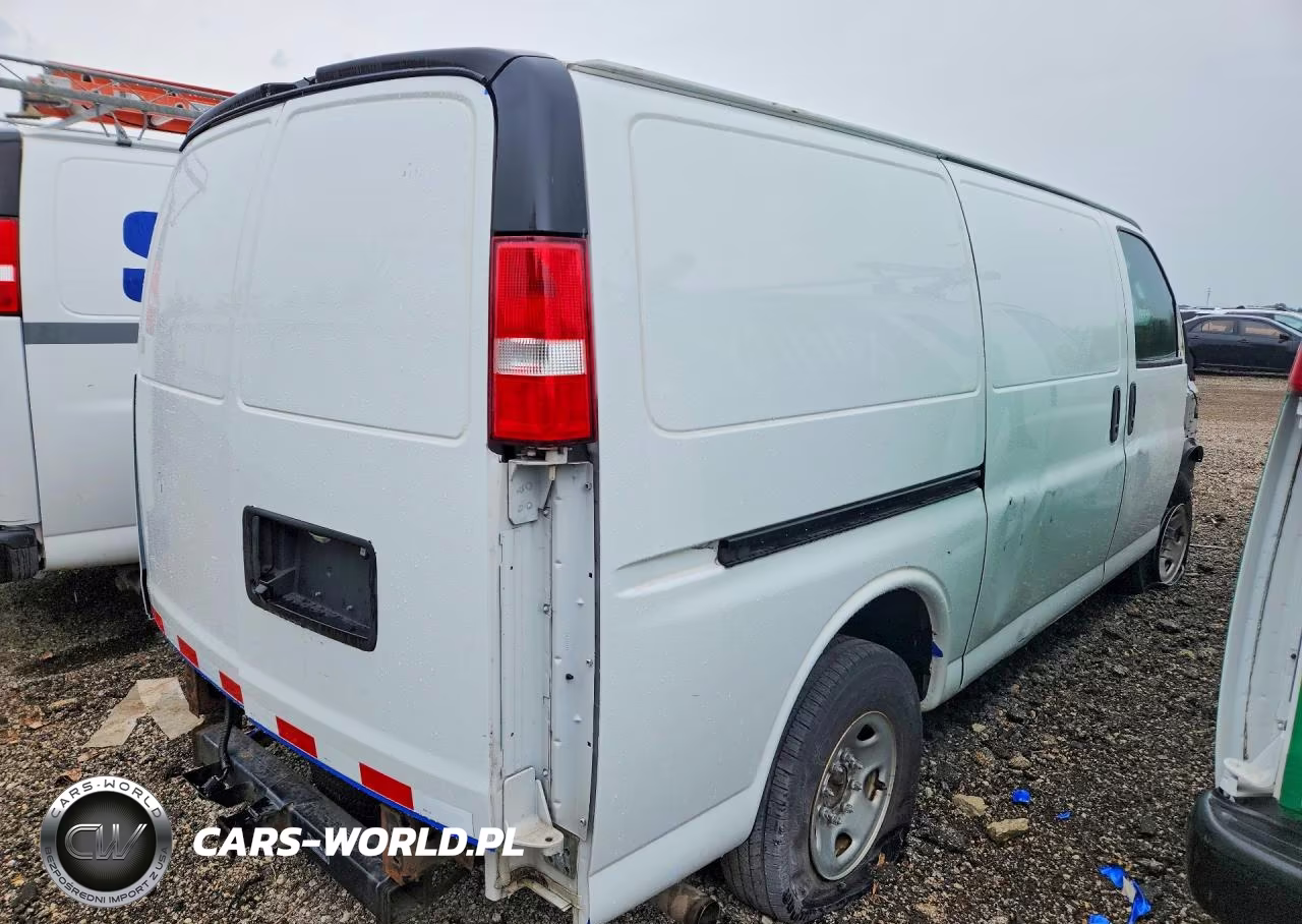 2018 Chevrolet Express G2500 VIN:1GCWGAFPXJ1319823 - 3