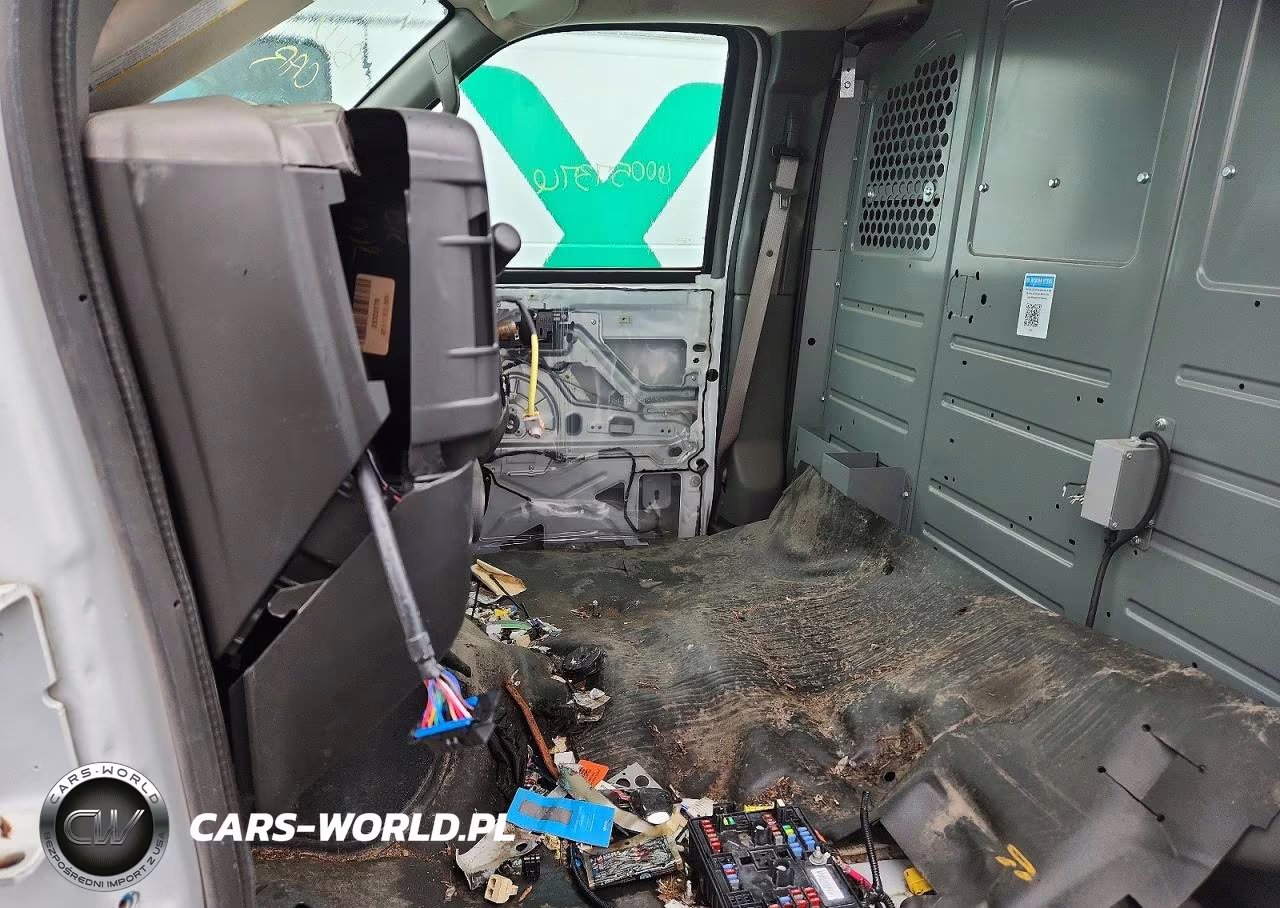 2018 Chevrolet Express G2500 VIN:1GCWGAFPXJ1319823 - 7