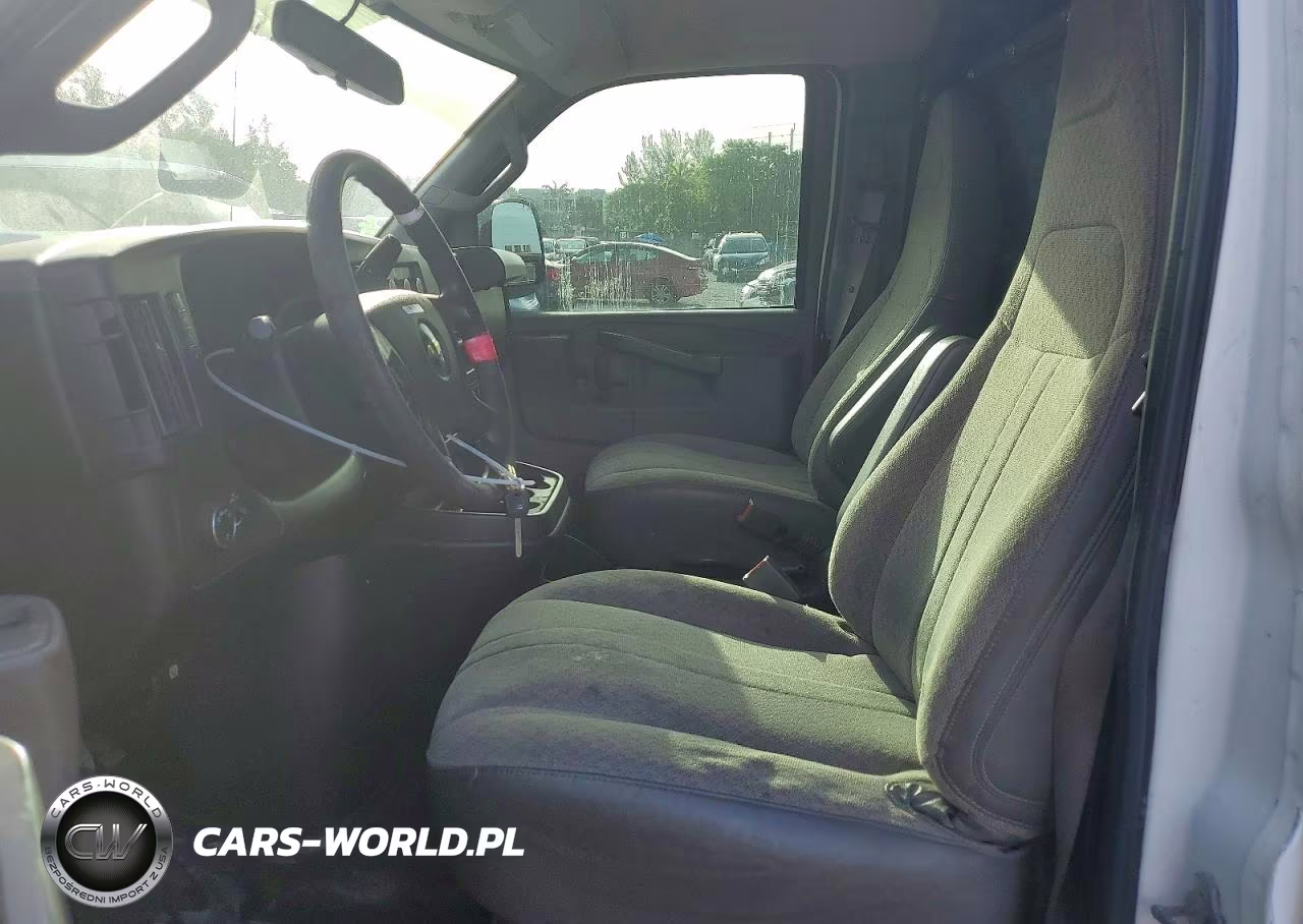 2018 Chevrolet Express G2500 VIN:1GCWGAFG2J1342092 - 7