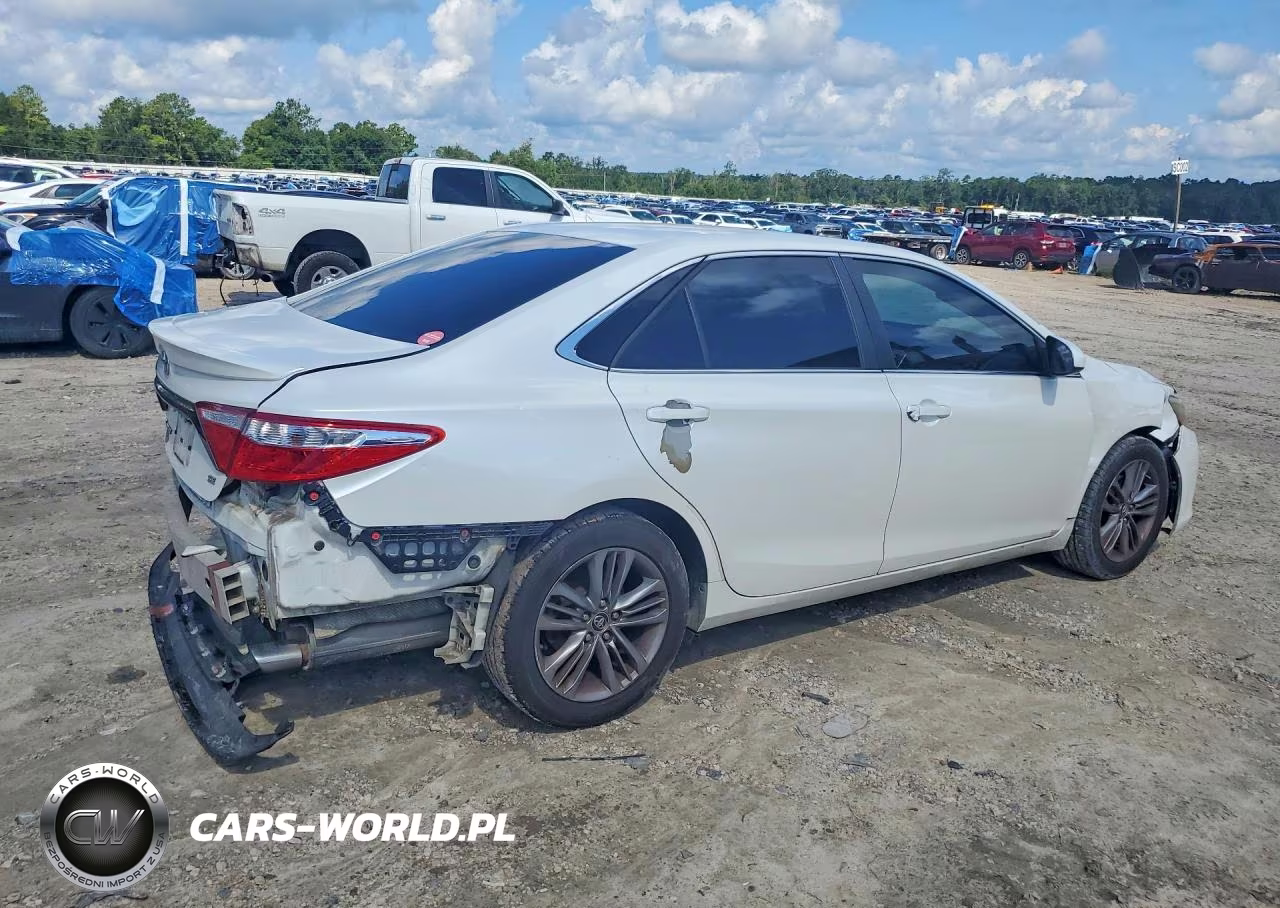 2015 Toyota Camry Se VIN:4T1BF1FK1FU484943 - 3