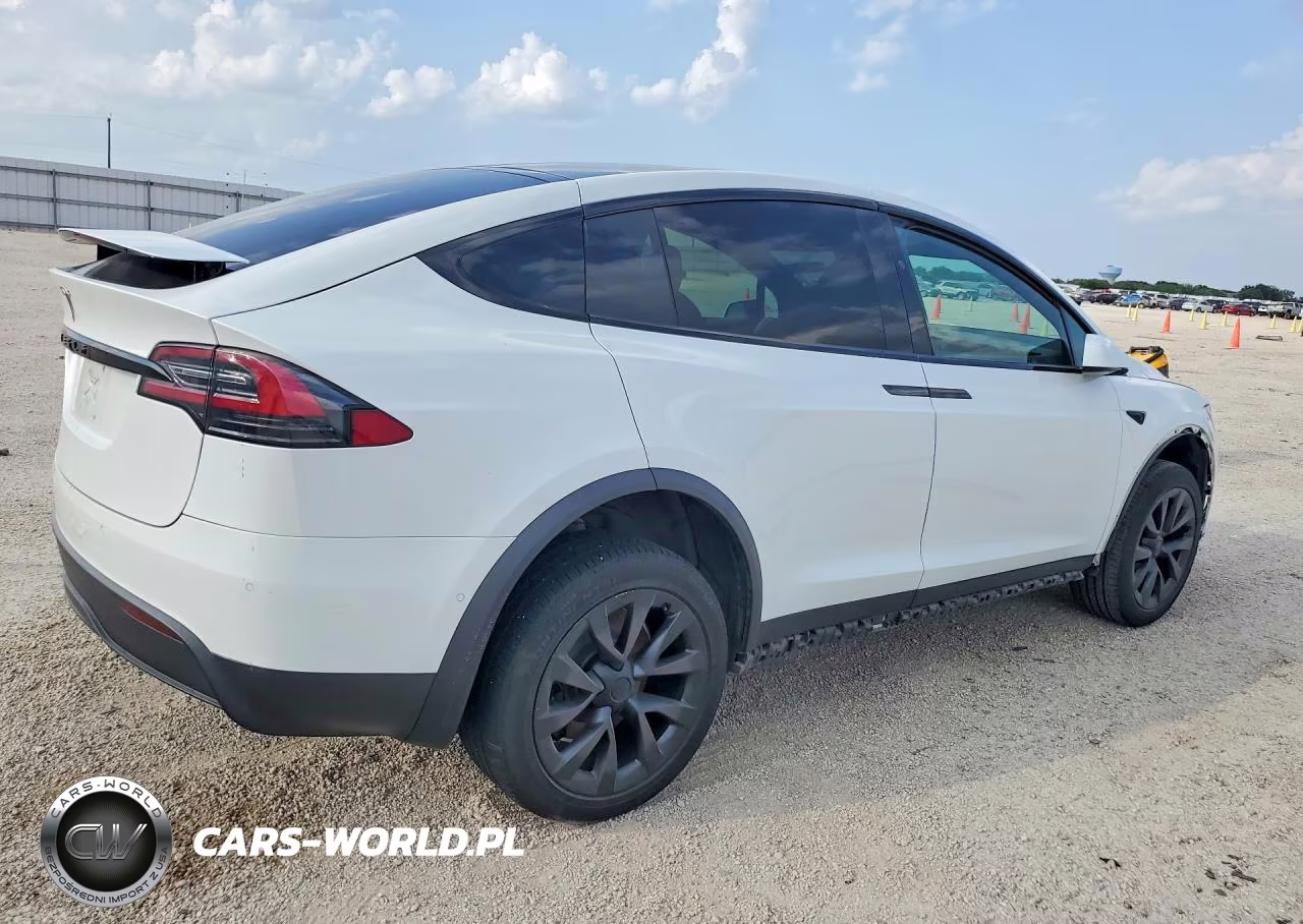 2022 Tesla Model X VIN:7SAXCBE50NF329007 - 3
