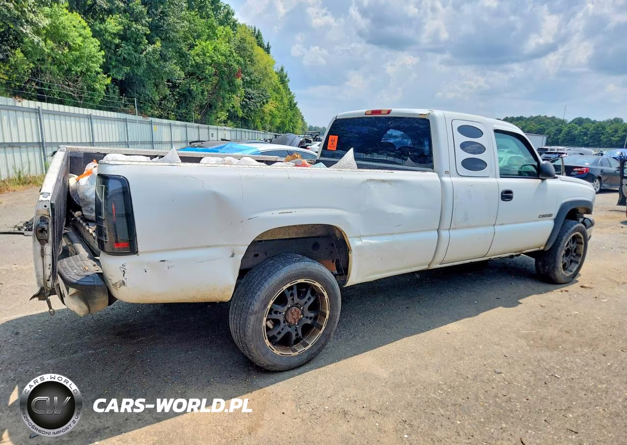 2003 Chevrolet Silverado C2500 Heavy Duty VIN:1GCHC29U53E148633 - 3