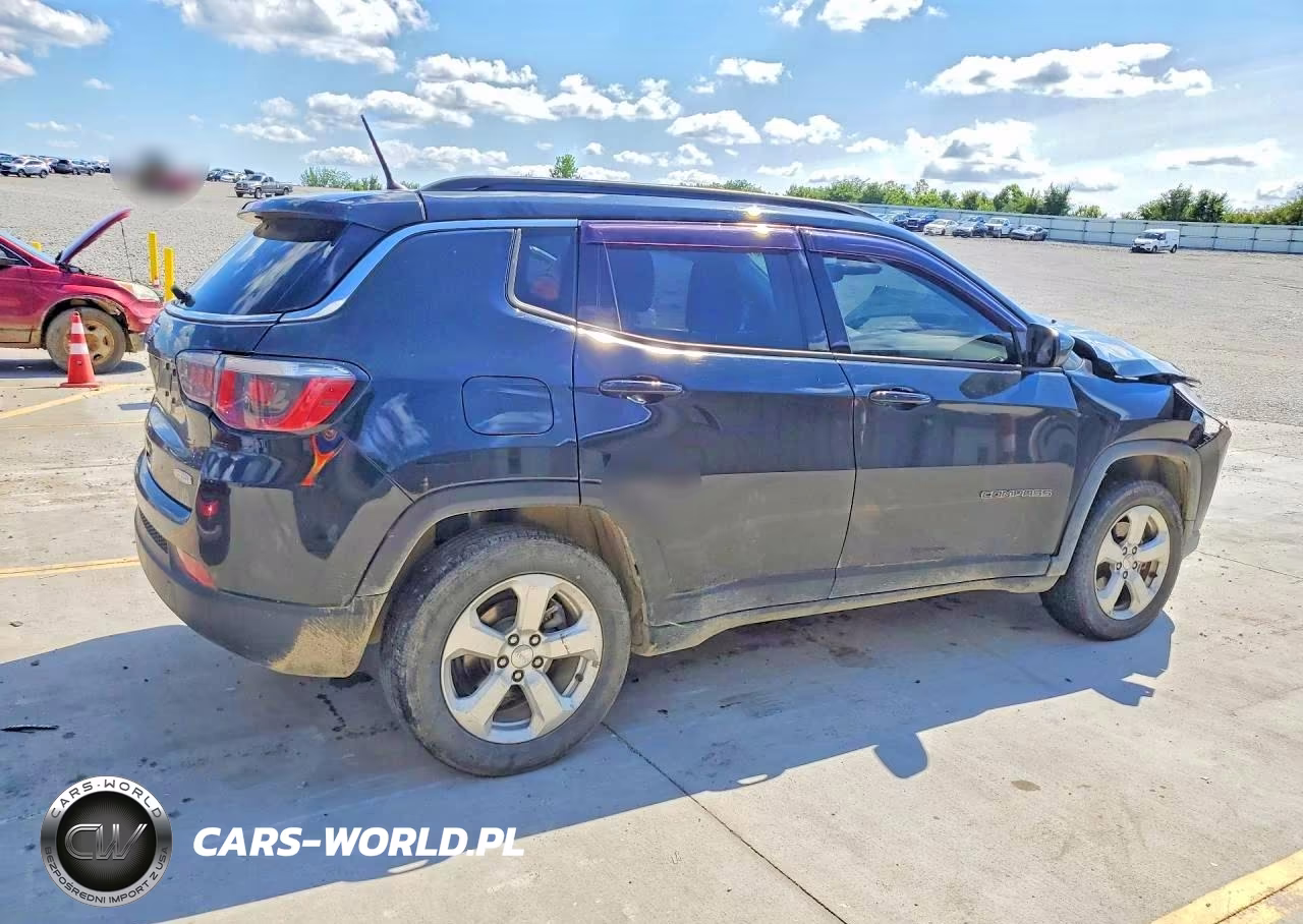 2018 Jeep Compass Latitude VIN:3C4NJDBB6JT246094 - 3