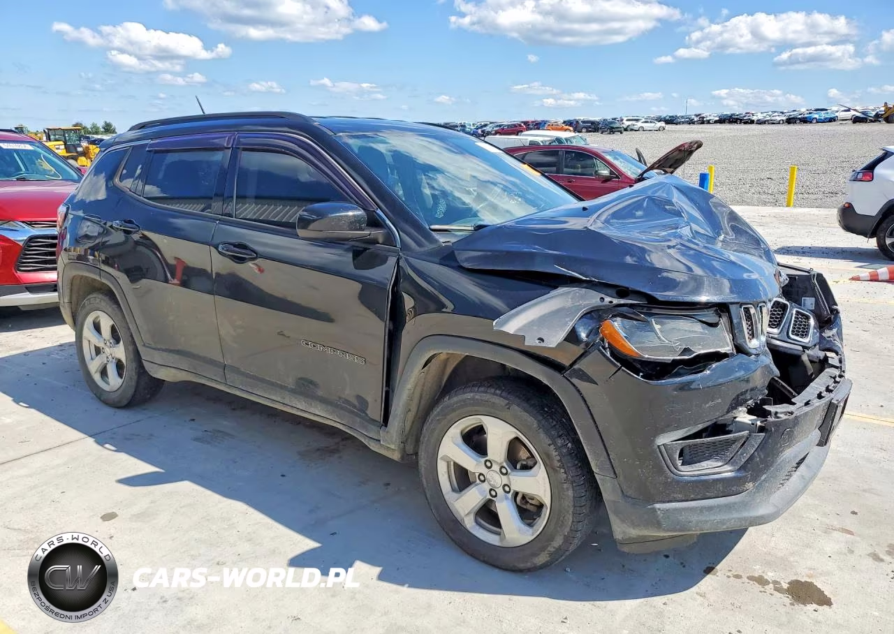 2018 Jeep Compass Latitude VIN:3C4NJDBB6JT246094 - 4