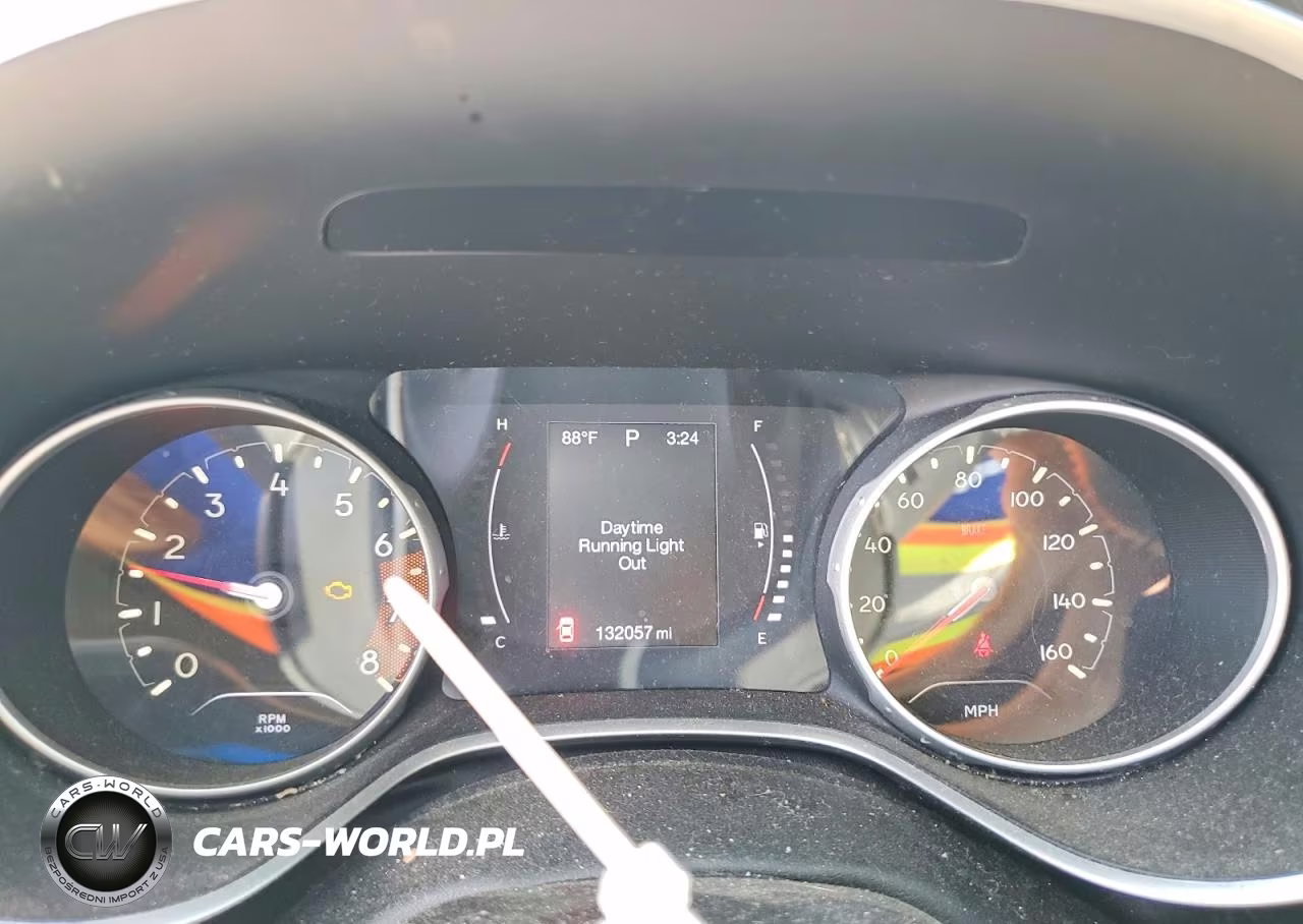 2018 Jeep Compass Latitude VIN:3C4NJDBB6JT246094 - 9