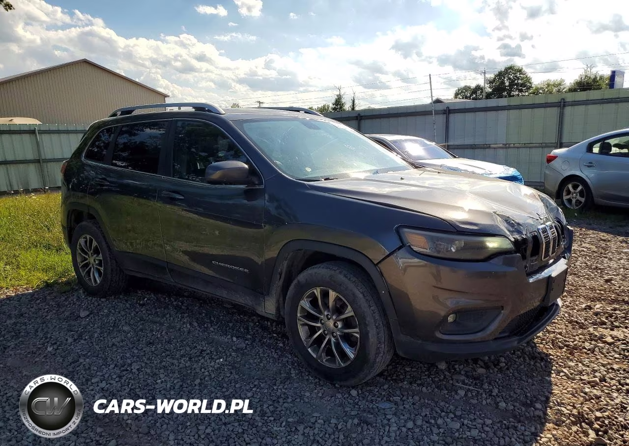 2019 Jeep Cherokee Latitude Plus VIN:1C4PJMLB6KD182430 - 4