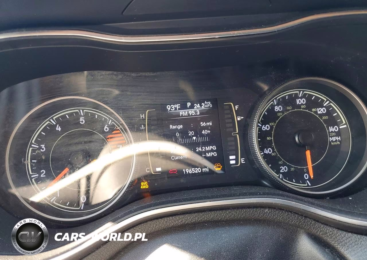 2019 Jeep Cherokee Latitude Plus VIN:1C4PJMLB6KD182430 - 9