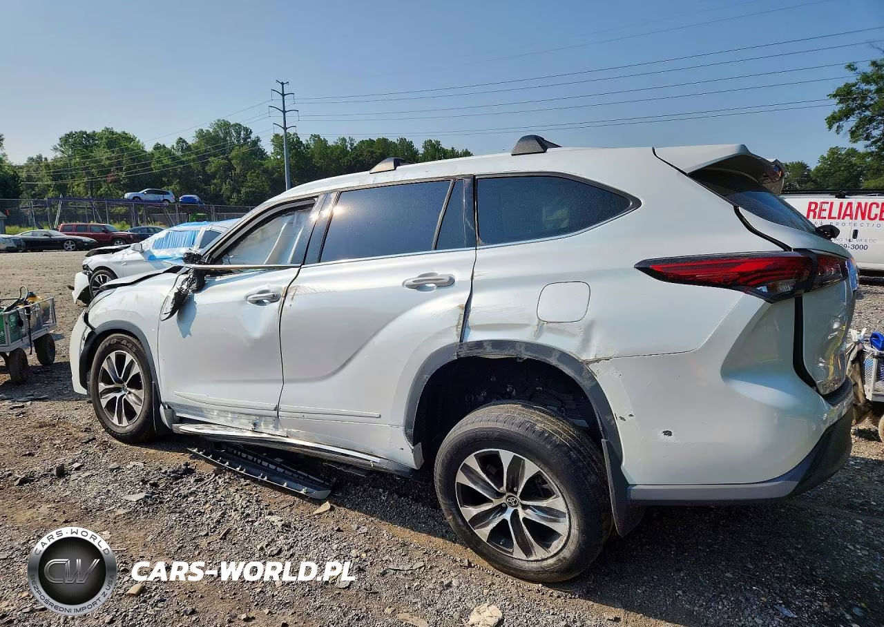 2022 Toyota Highlander Xle VIN:5TDGZRBH8NS586172 - 2