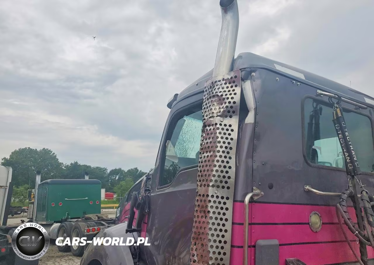 2017 Kenworth T800 Semi Truck VIN:1XKZDP9X1HJ170172 - 11