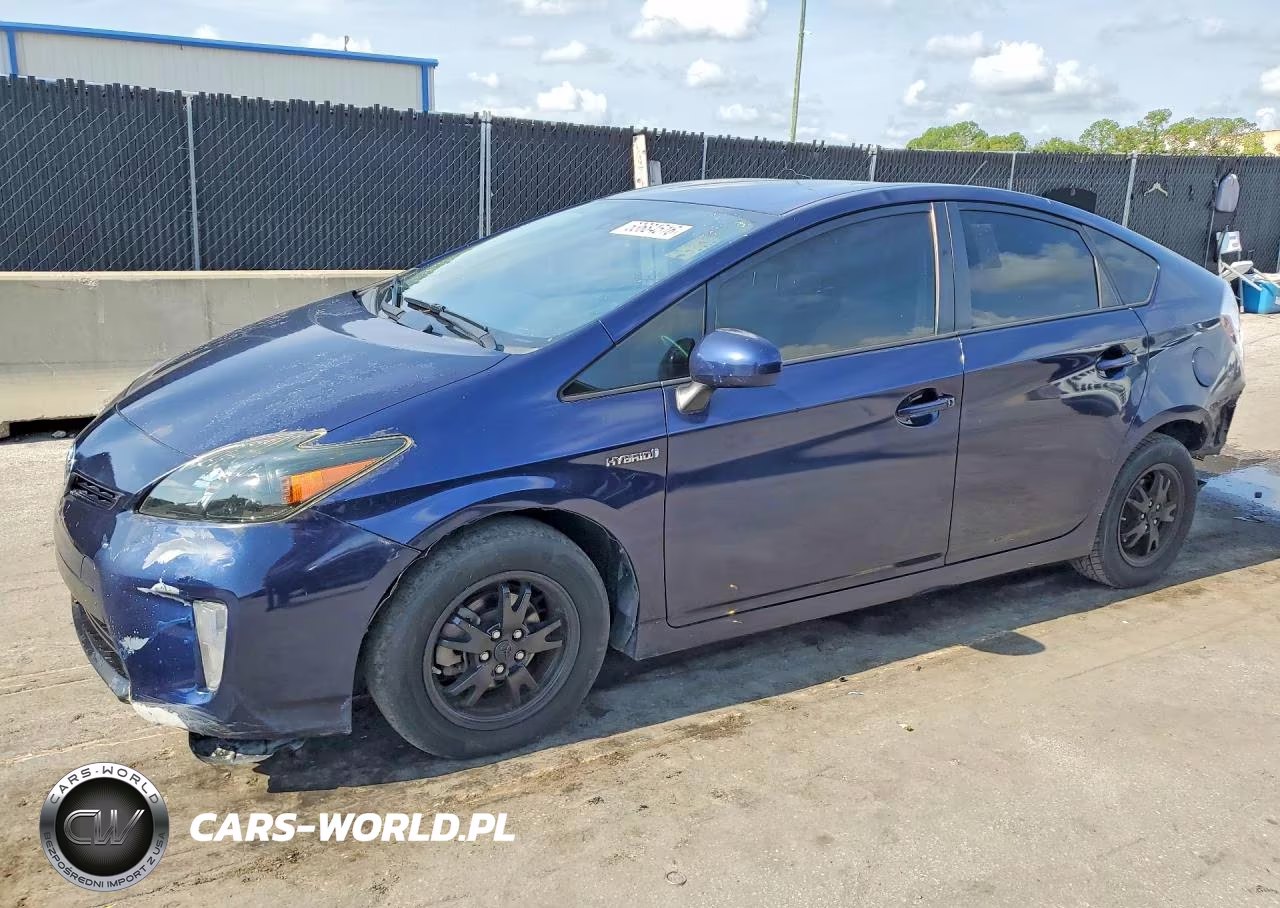 2013 Toyota Prius Two VIN:JTDKN3DU2D0346341 - 1