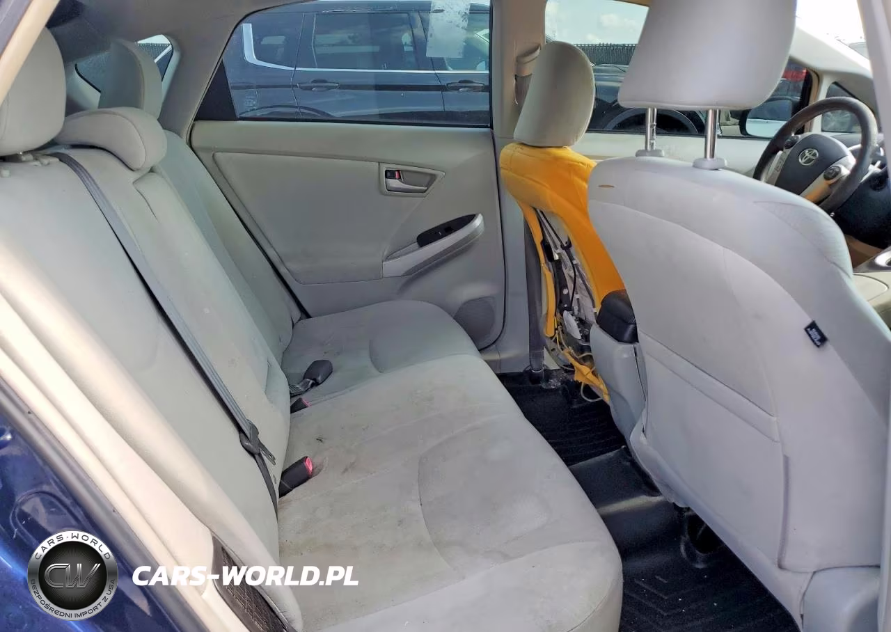 2013 Toyota Prius Two VIN:JTDKN3DU2D0346341 - 10