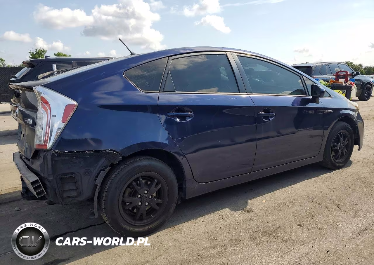 2013 Toyota Prius Two VIN:JTDKN3DU2D0346341 - 3