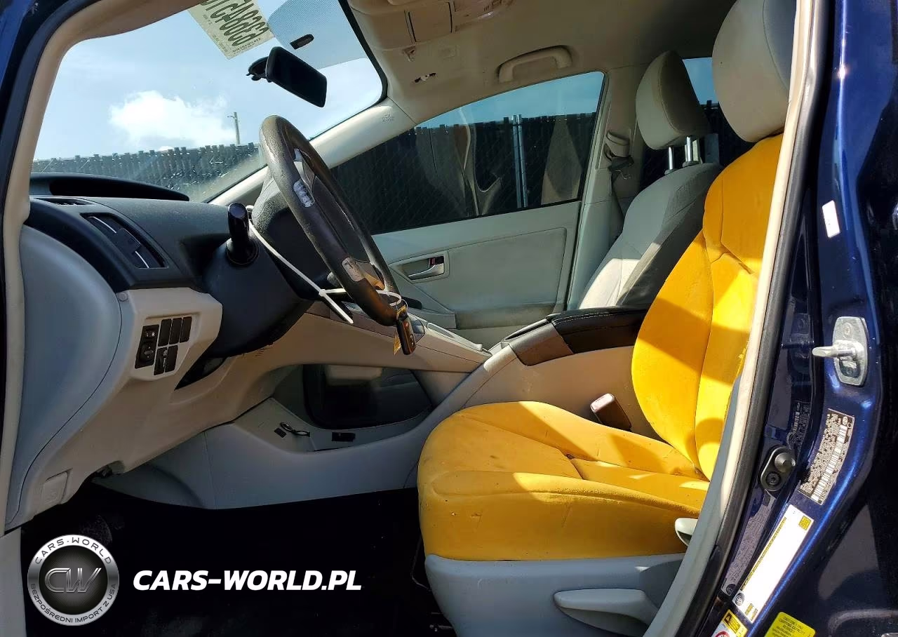2013 Toyota Prius Two VIN:JTDKN3DU2D0346341 - 7
