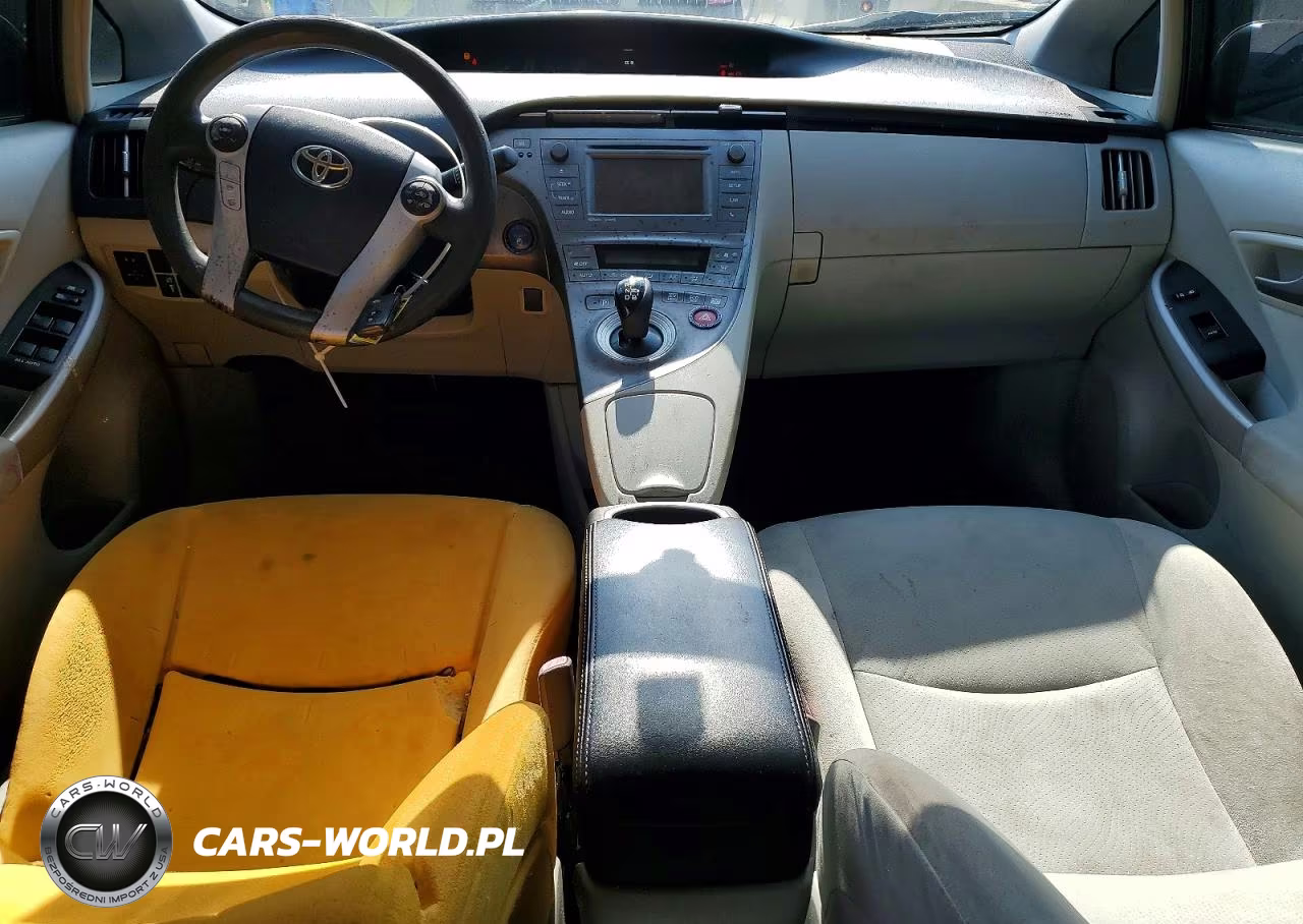 2013 Toyota Prius Two VIN:JTDKN3DU2D0346341 - 8
