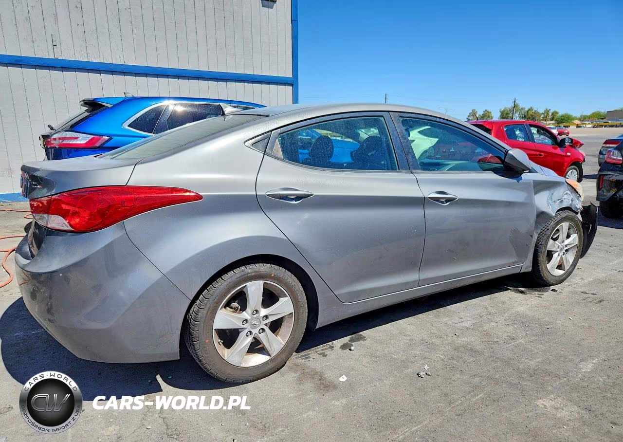 2013 Hyundai Elantra Gls VIN:5NPDH4AE5DH239046 - 3