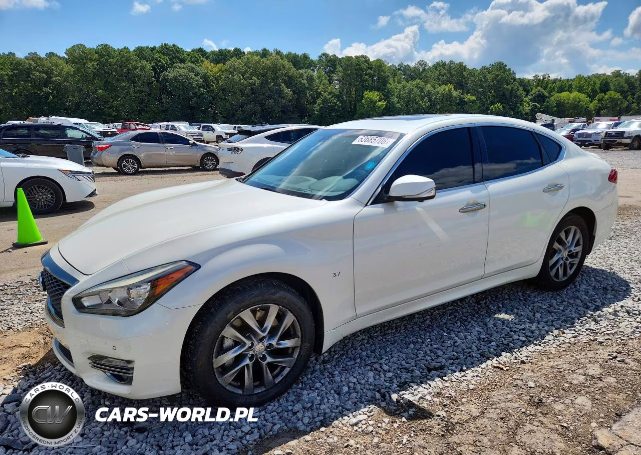 2015 Infiniti Q70 3.7