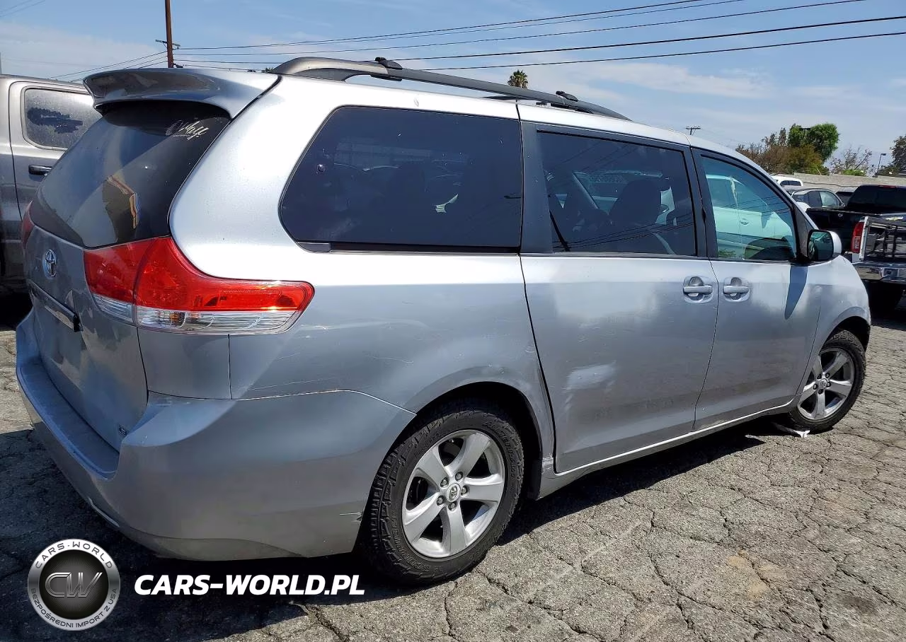 2011 Toyota Sienna Le VIN:5TDKK3DC4BS020387 - 3