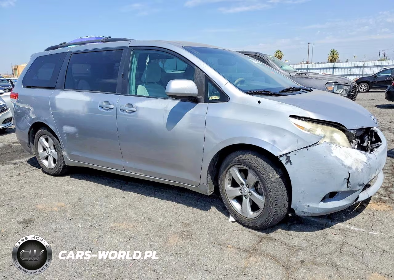 2011 Toyota Sienna Le VIN:5TDKK3DC4BS020387 - 4
