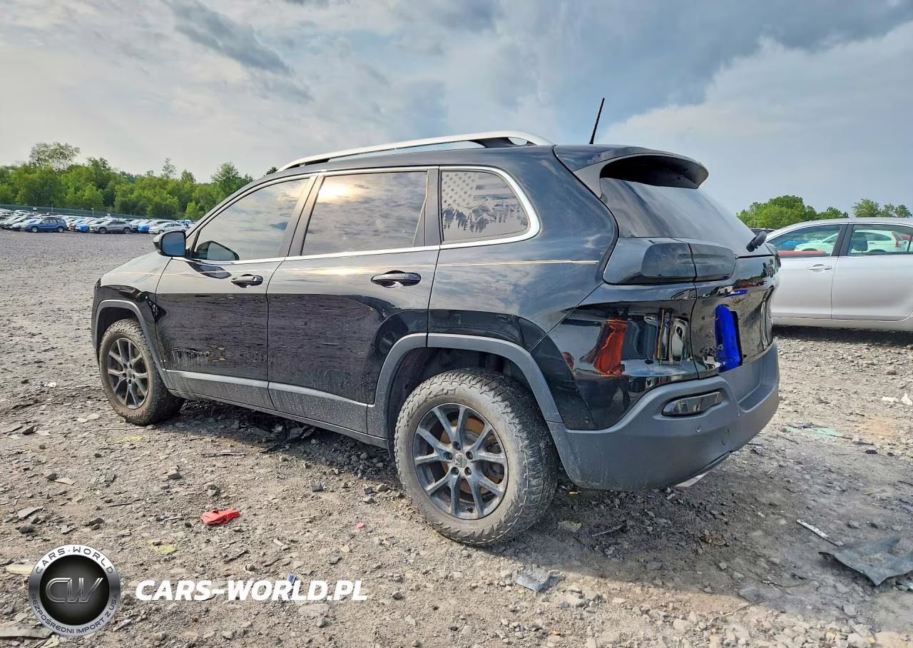 2017 Jeep Cherokee Latitude VIN:1C4PJMCS8HW589873 - 2