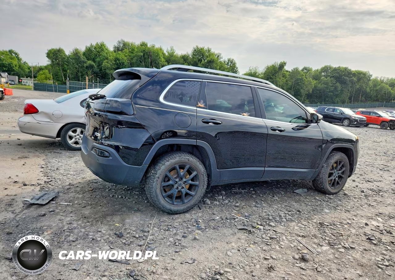 2017 Jeep Cherokee Latitude VIN:1C4PJMCS8HW589873 - 3