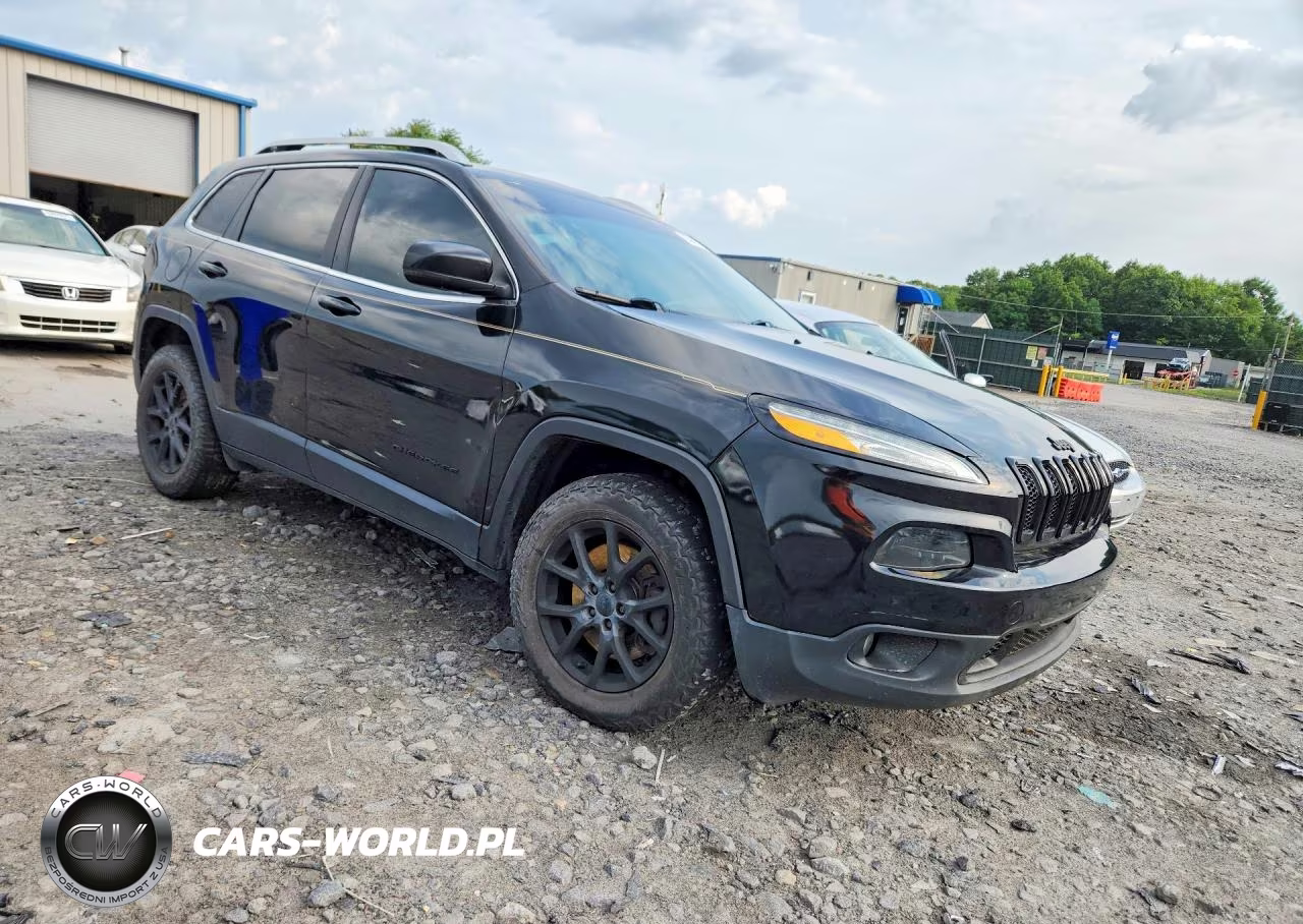 2017 Jeep Cherokee Latitude VIN:1C4PJMCS8HW589873 - 4